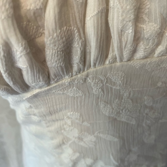 BEAUTIFUL WHITE DRESS SIZE XS NWT EMPIRE WAIST GREAT FOR DESTINATION WEDDING - Picture 3 of 6